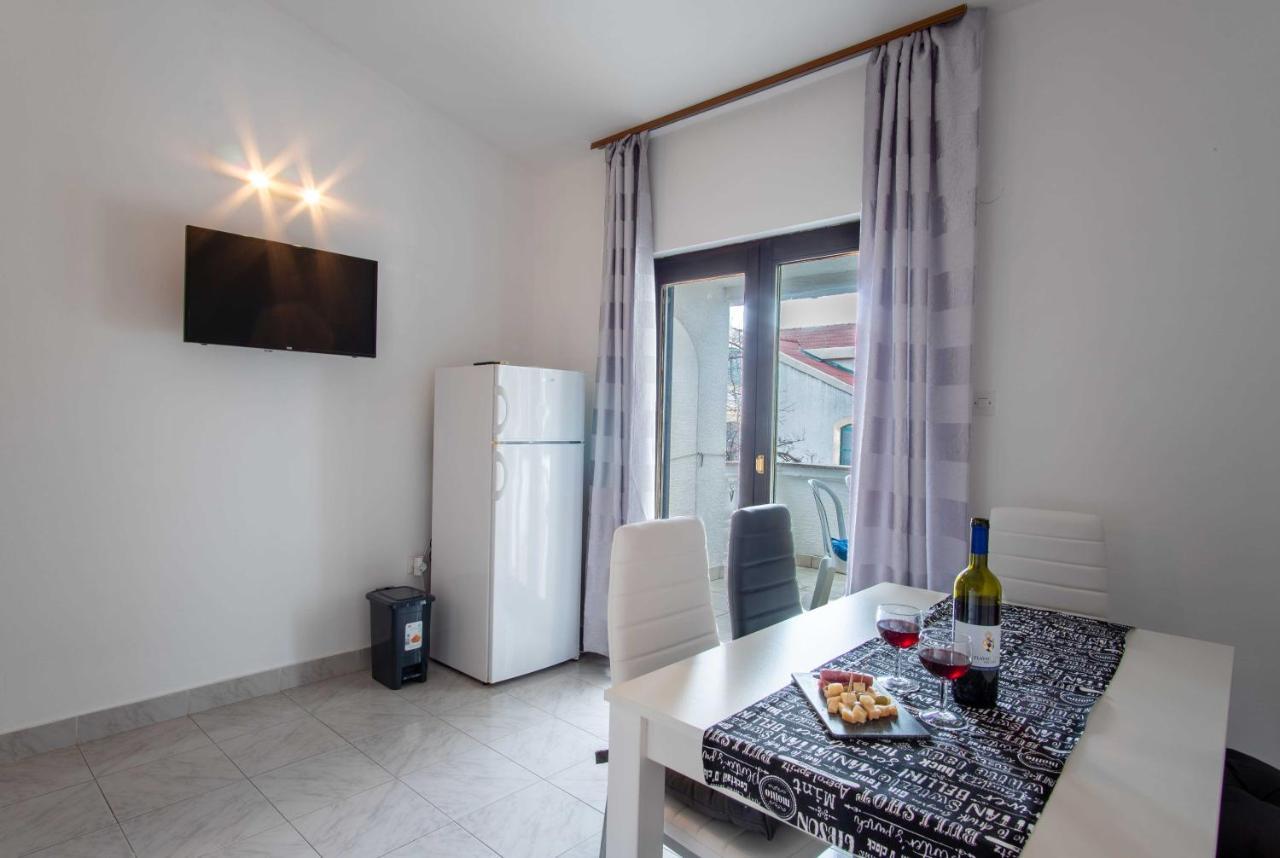Ostaric Apartment Mandre Exterior photo